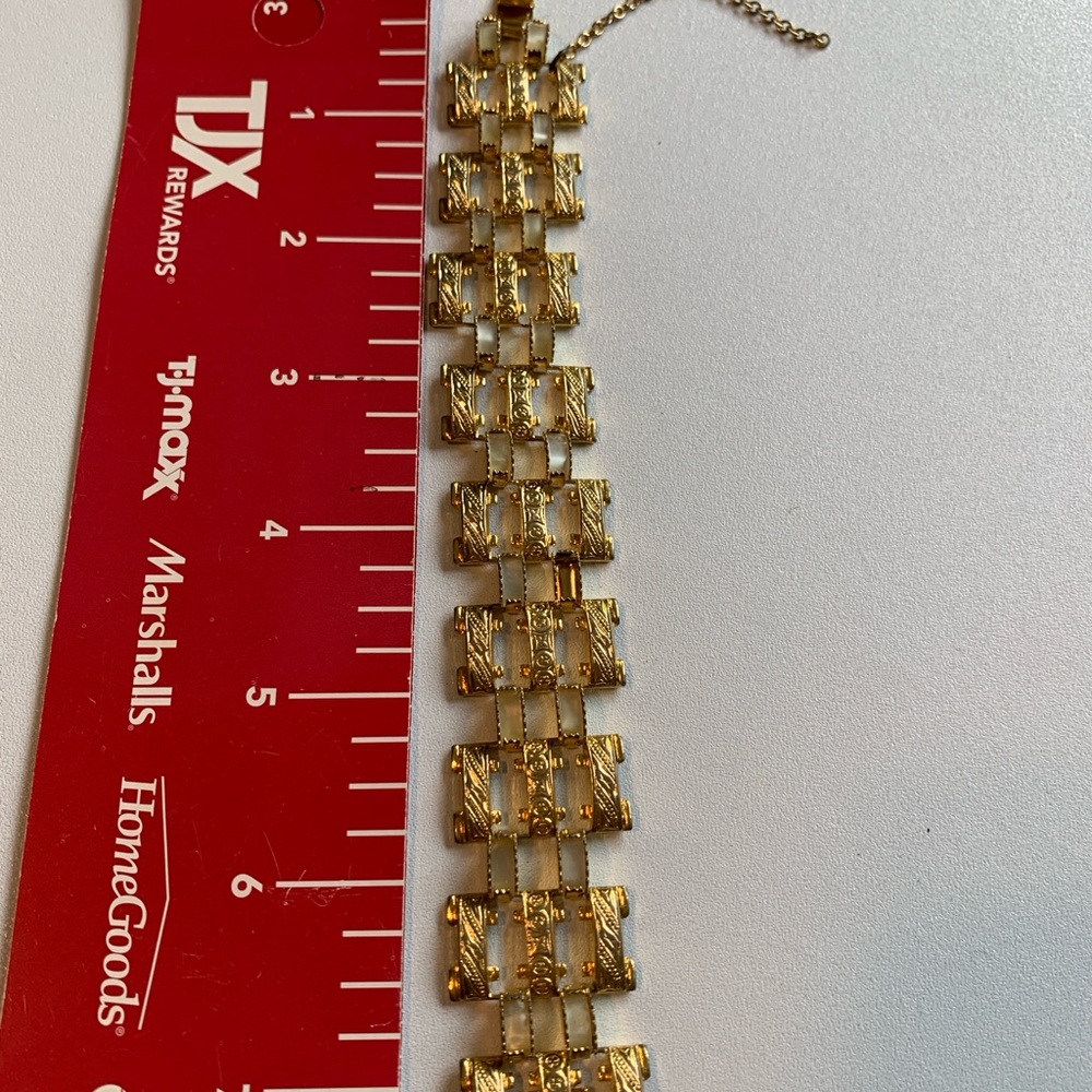 Vintage Elegant Gold and Cream Bracelet - Picture 7 of 9